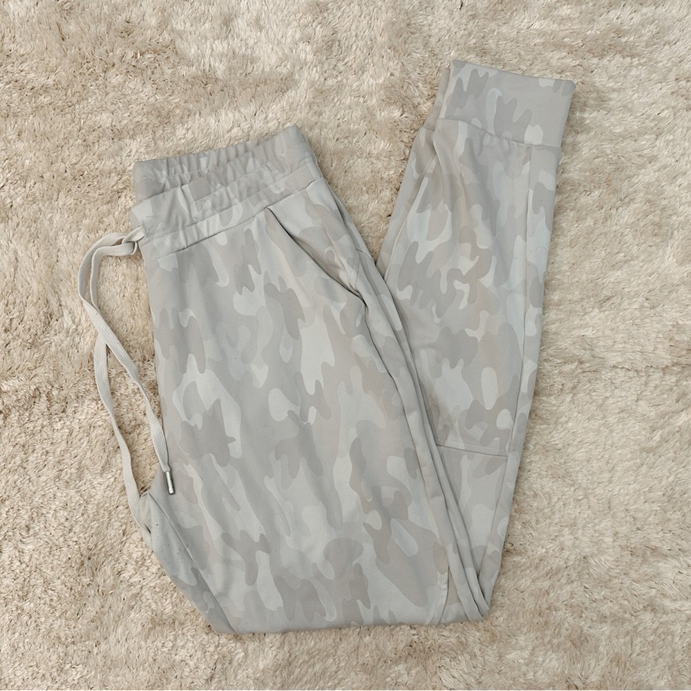 buffbunny joggers SOLD🤍🌿